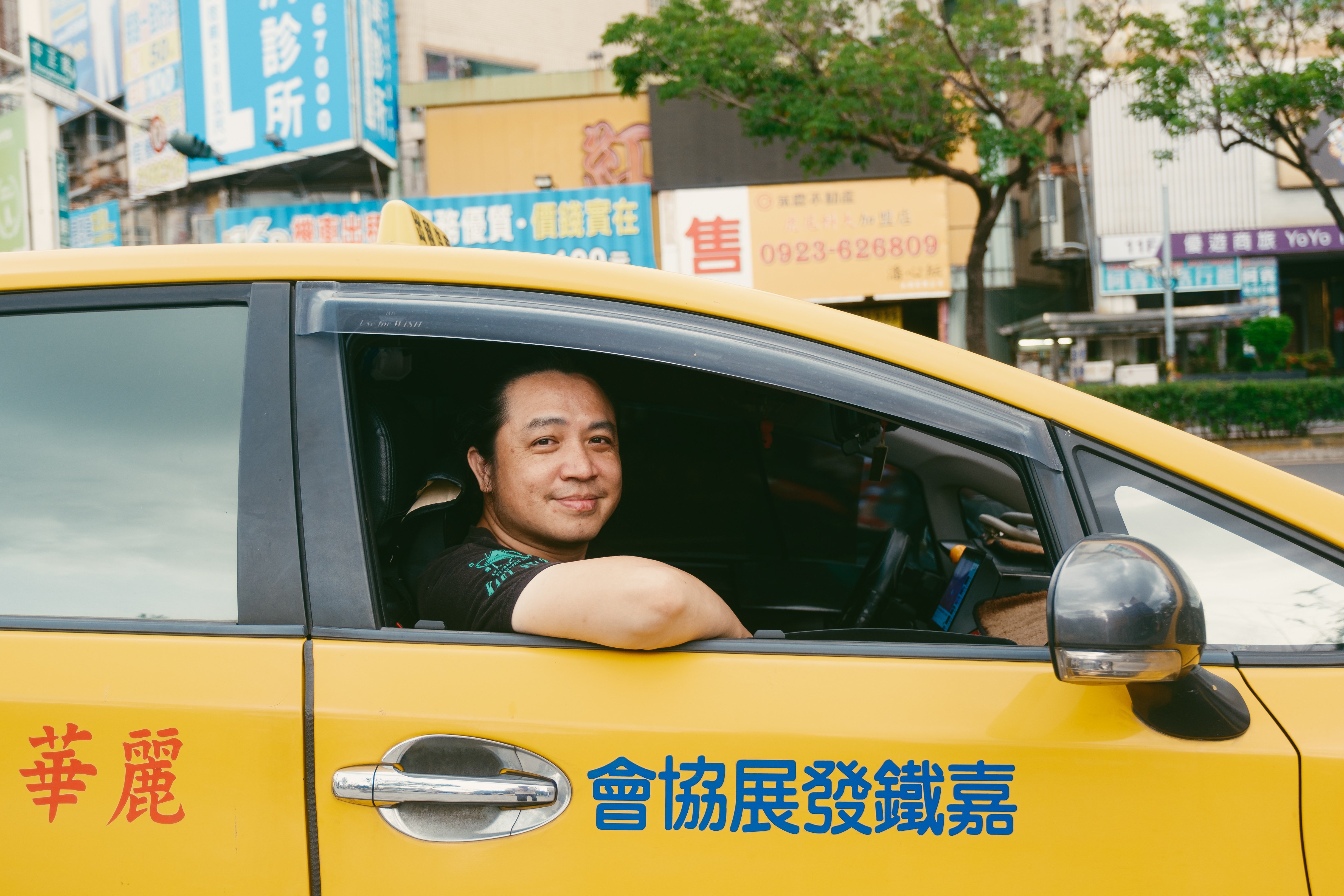 華麗車行的江湖百態 ──專訪《華麗計程車》作者陳俊文